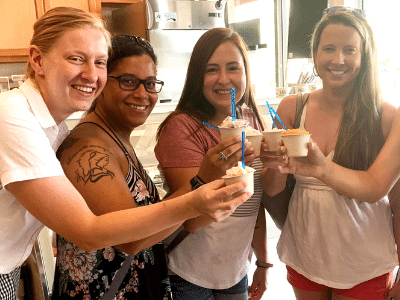 girls eating gelato
