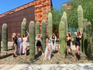 girls-in-cactus